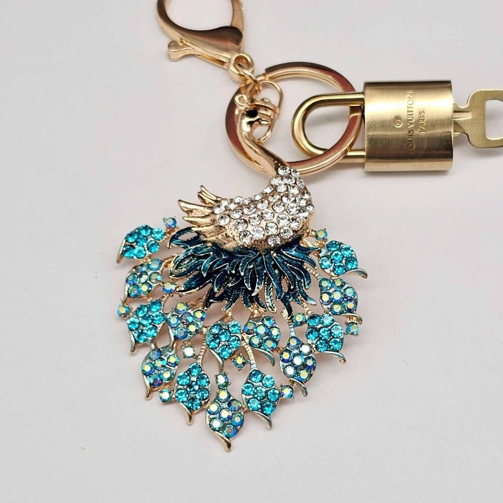 Authentic Louis Vuitton Gold Lock 🔒 Keychain Bag Unbranded Peacock Charm LV - Picture 3 of 8